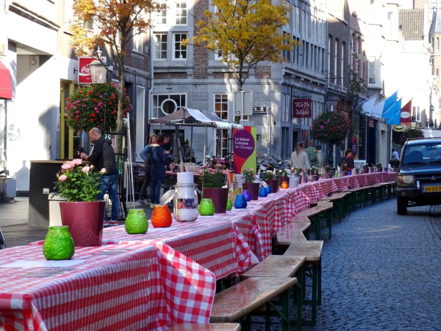 Maastricht: Preparing for a street party on Rechtstraat in Wyck