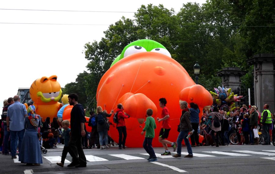 Getting the balloons under the tram lines