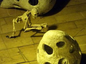 Scary monsters 3 - walking skeleton