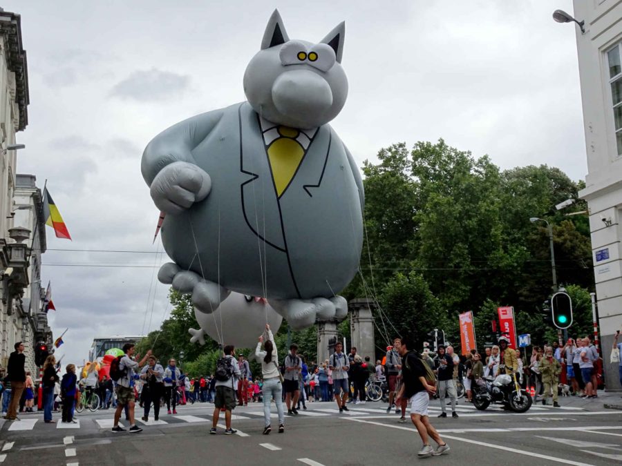 Le Chat balloon in procession