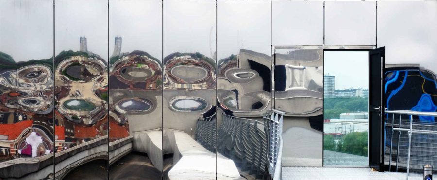 Reflecting wall - Wiels Art gallery roof terrace 