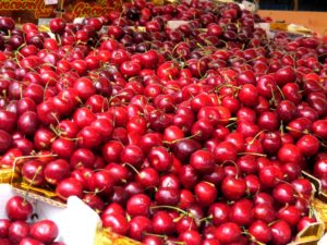 Street market Flagey - cherries