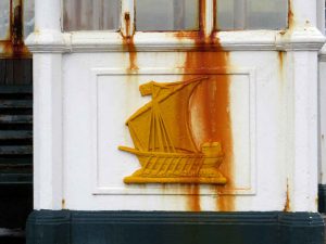 Brighton - Rusting shelter decoration