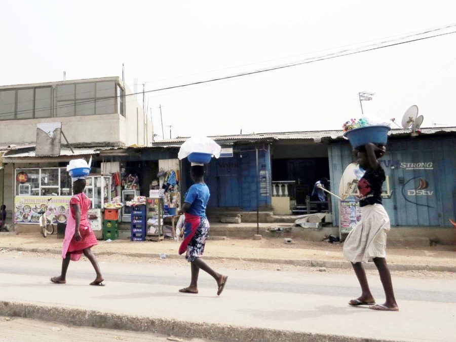 Taxi with the flow in Accra: Roadside scene