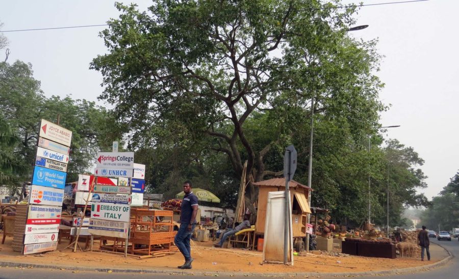 Taxi with the flow in Accra: Furniture sales by the roadside