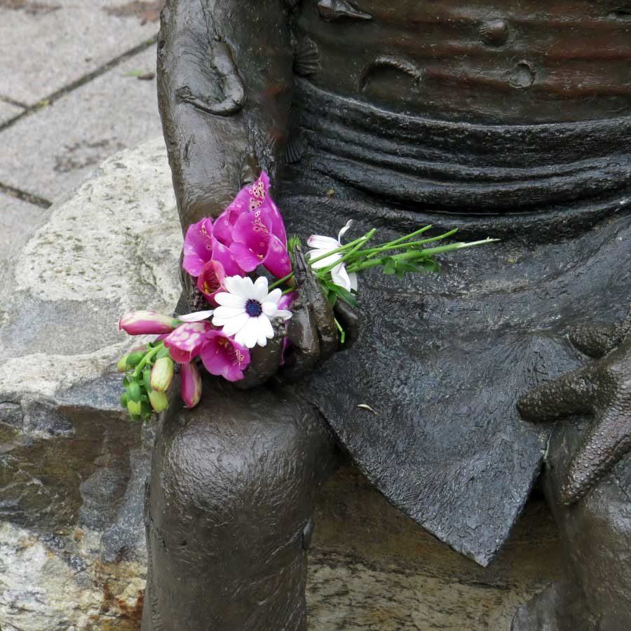 Photography in July - Fish girl with a bunch of flowers