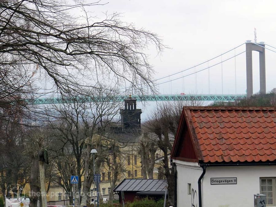 Muted autumn: Looking over Nya Varvet towards the Älvsborg suspension bridge