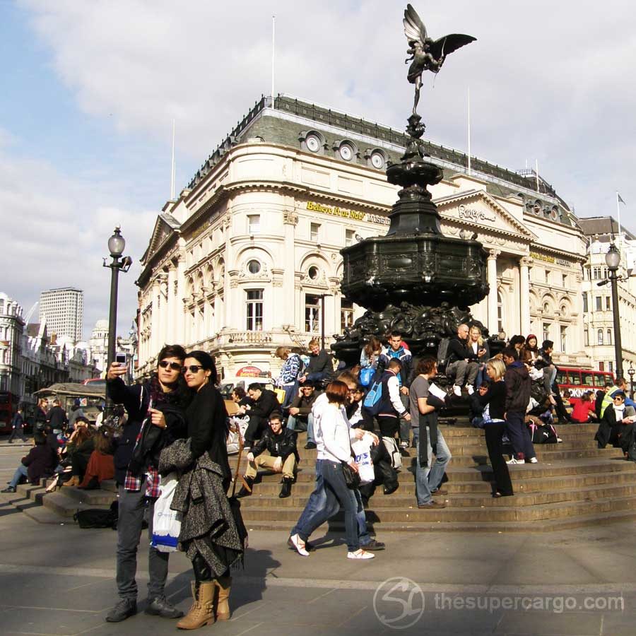 Eternalising the moment at Piccadilly Circus, late in March 2012