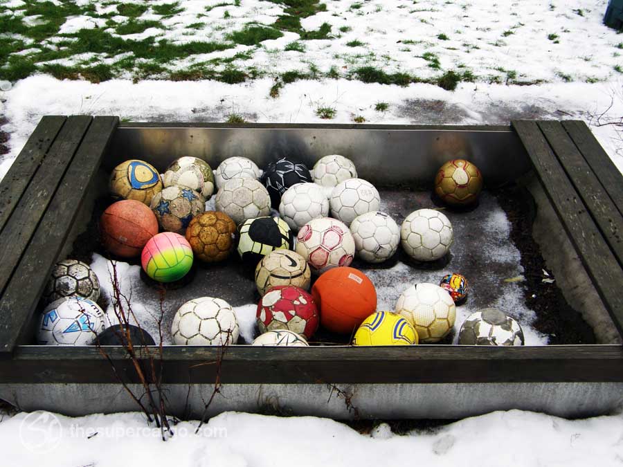 Snow and ice: Balls in the snow