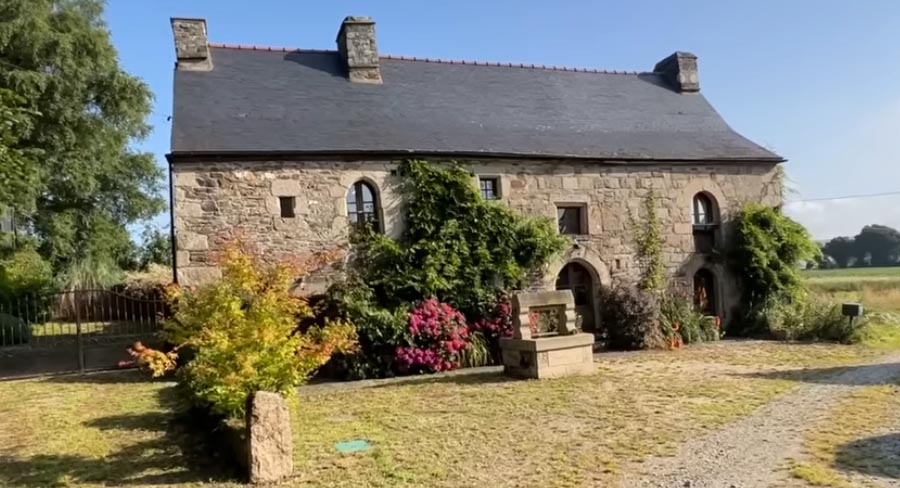Property dreams: A converted 17th century house in rural Brittany - a still image from one of the LBV Immo videos